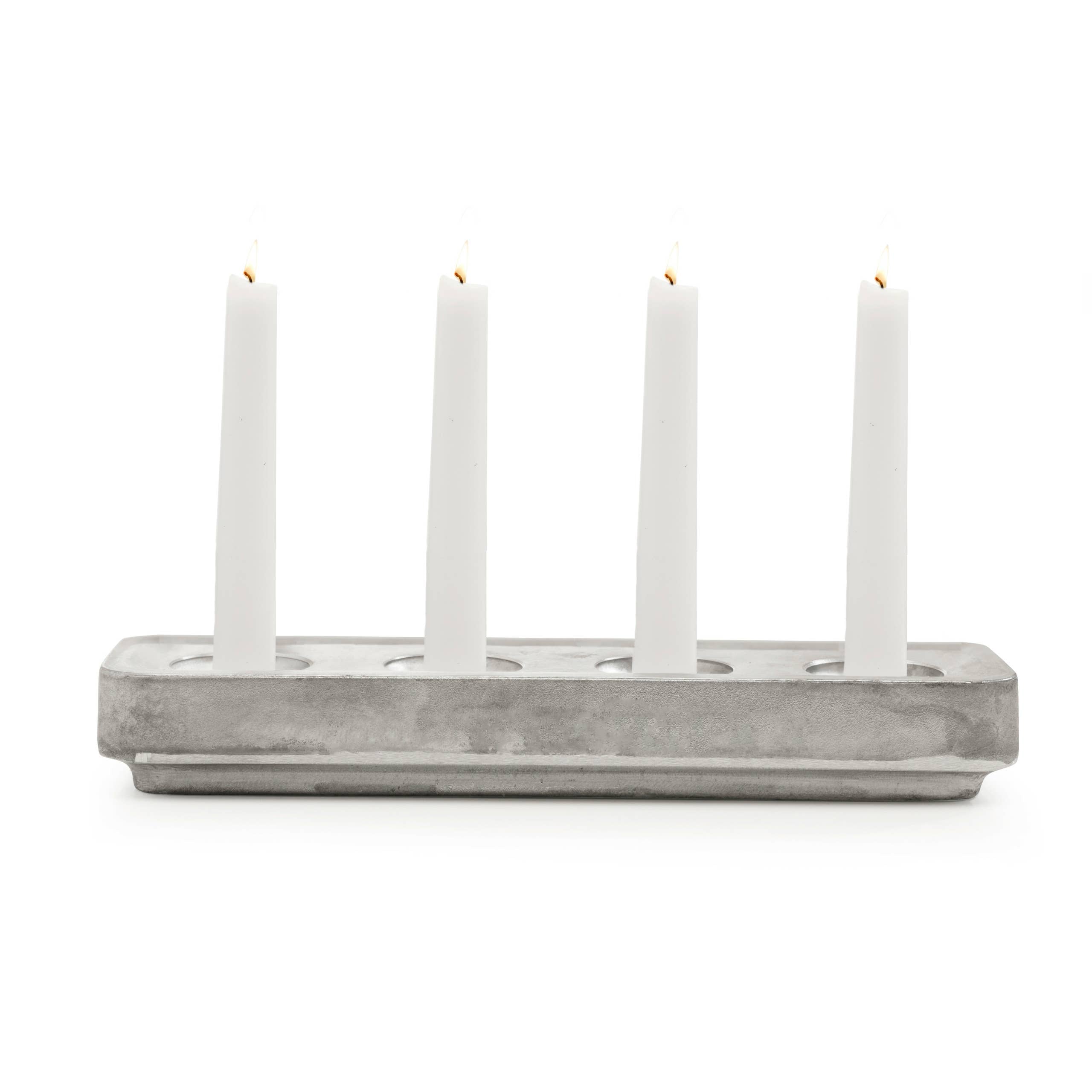 Kerzenhalter aus recyceltem Material — vier Kerzen in einer Reihe: Rohes Aluminium / 29,5 x 8,5 x 4 cm