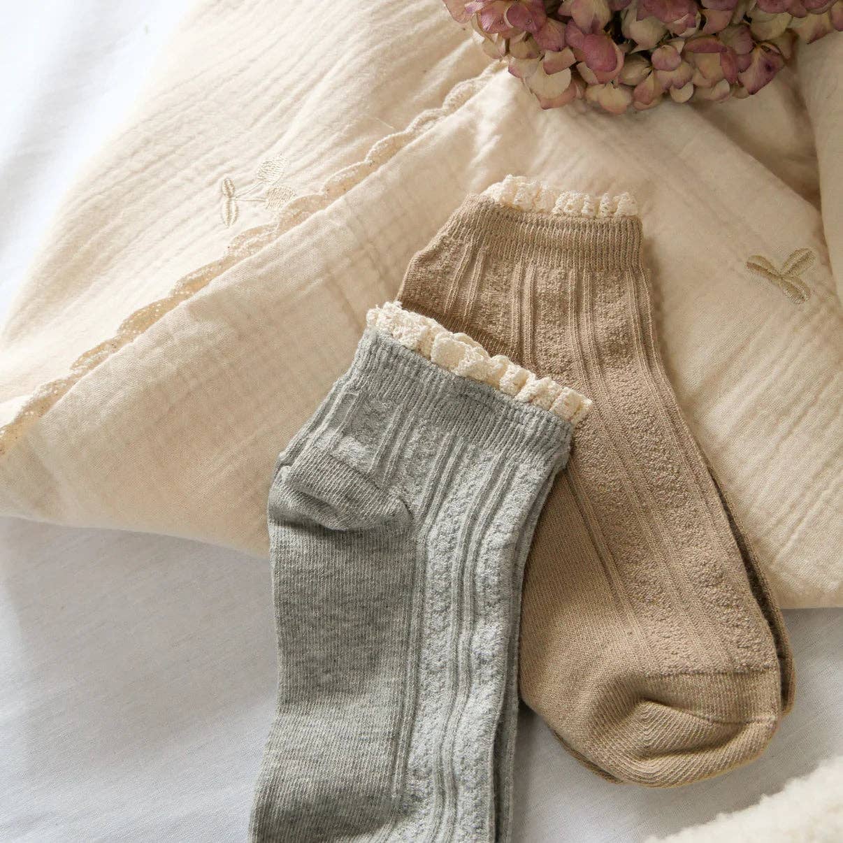 Makramee-Kurzsocken: Salbei grün