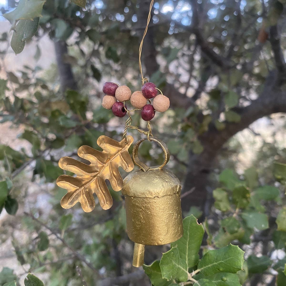 Mini-Girlande aus Messing-Birkenblatt und kleine Glocke