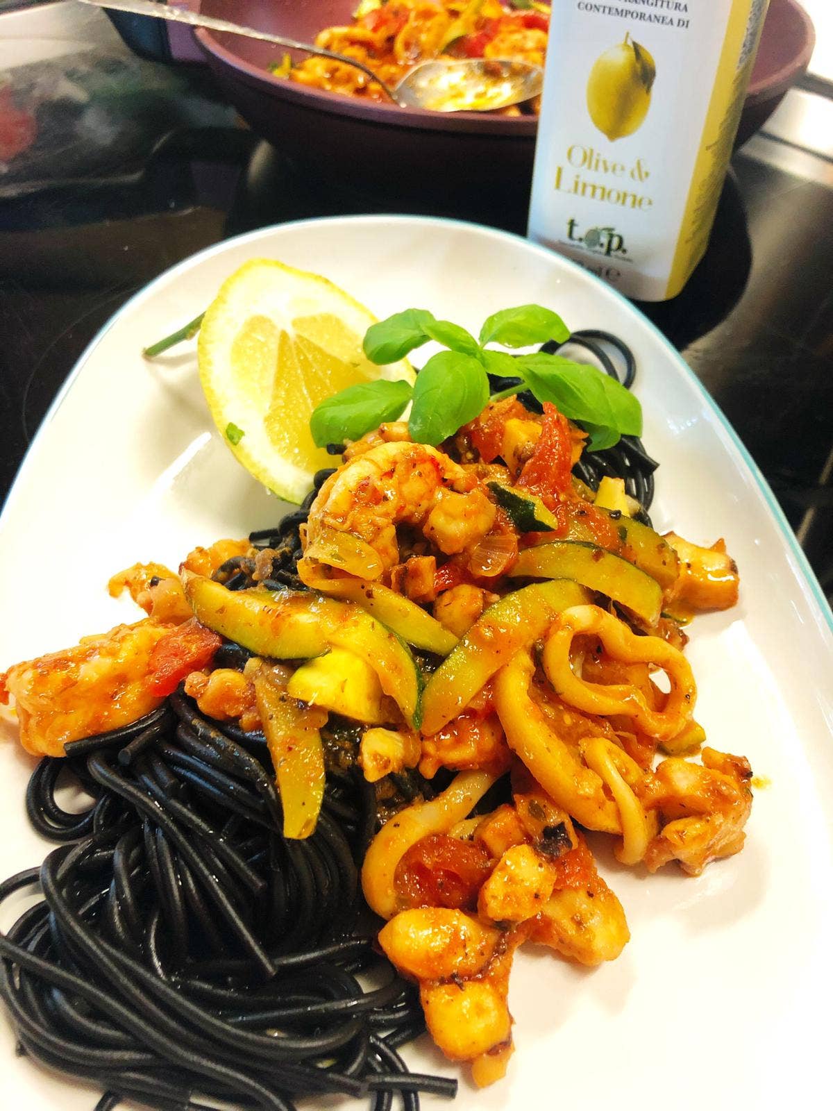 Handgemachte Pasta Linguine mit Sepiatinte 250 g