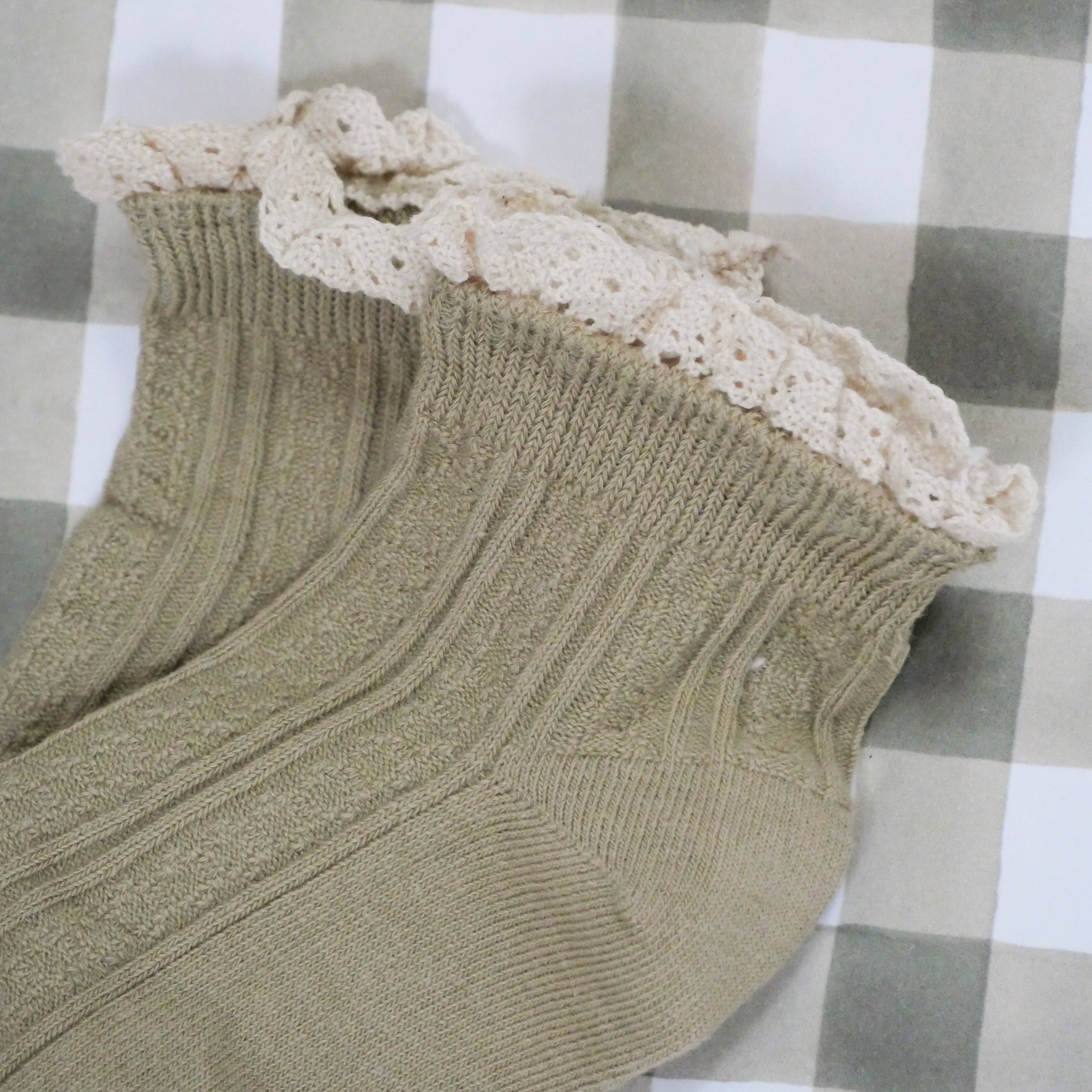 Makramee-Kurzsocken: Salbei grün