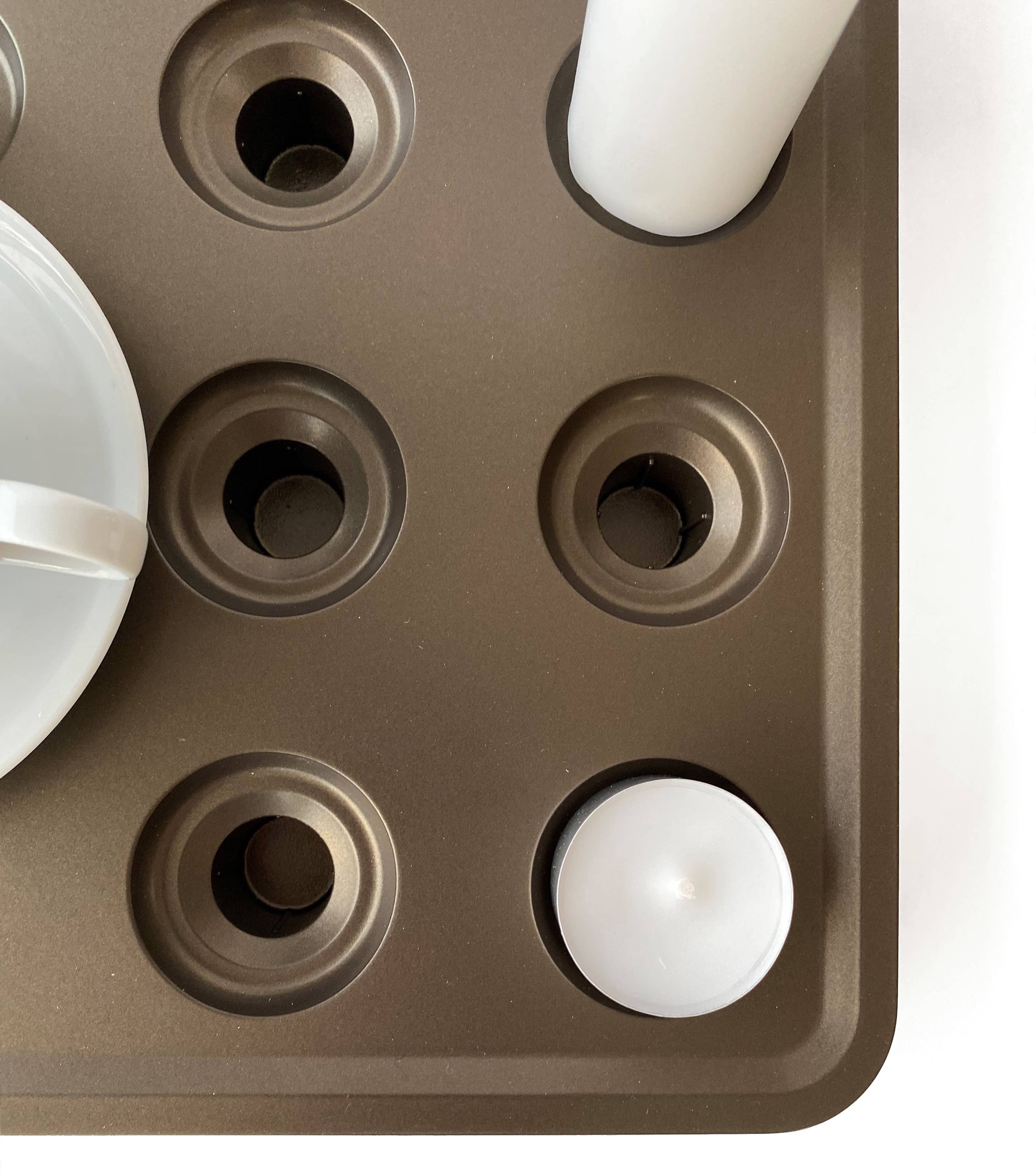 Kerzenhalter aus recyceltem Material — vier Kerzen in einer Reihe: Rohes Aluminium / 29,5 x 8,5 x 4 cm