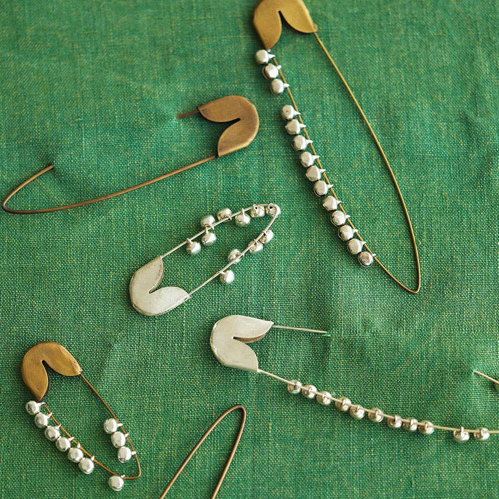 Glocke mit Sicherheitsnadel aus Messing (M)