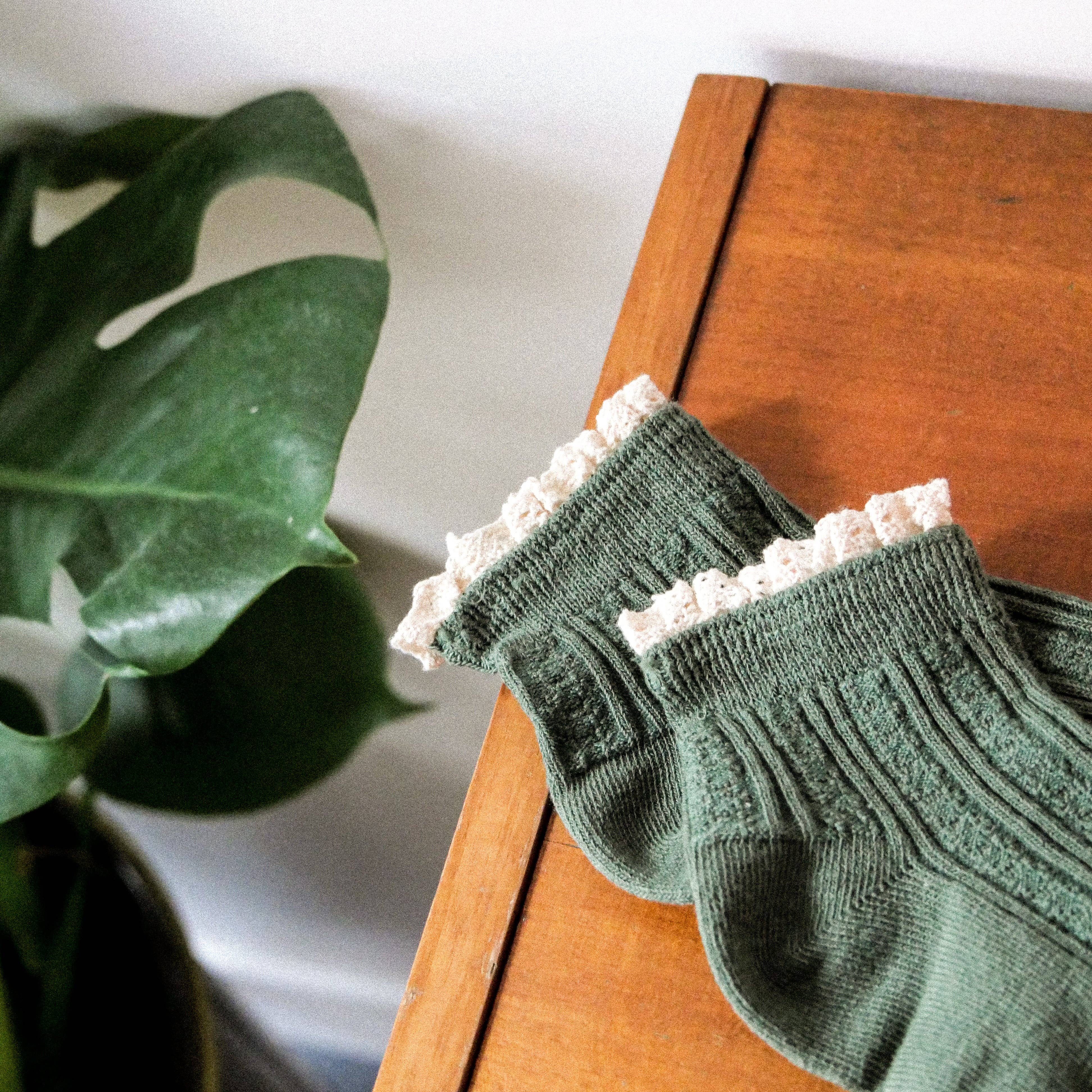Makramee-Kurzsocken: Salbei grün