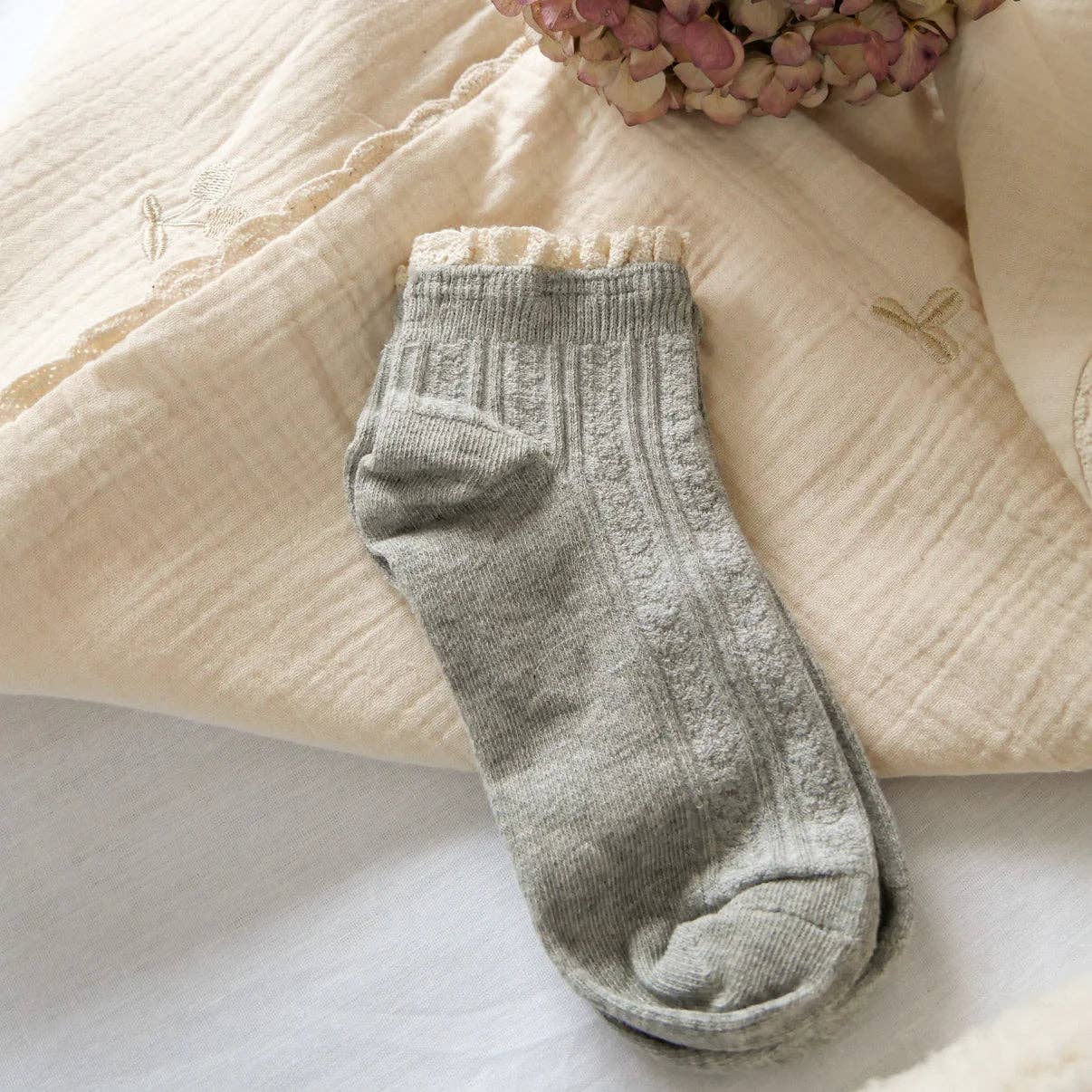 Makramee-Kurzsocken: Salbei grün