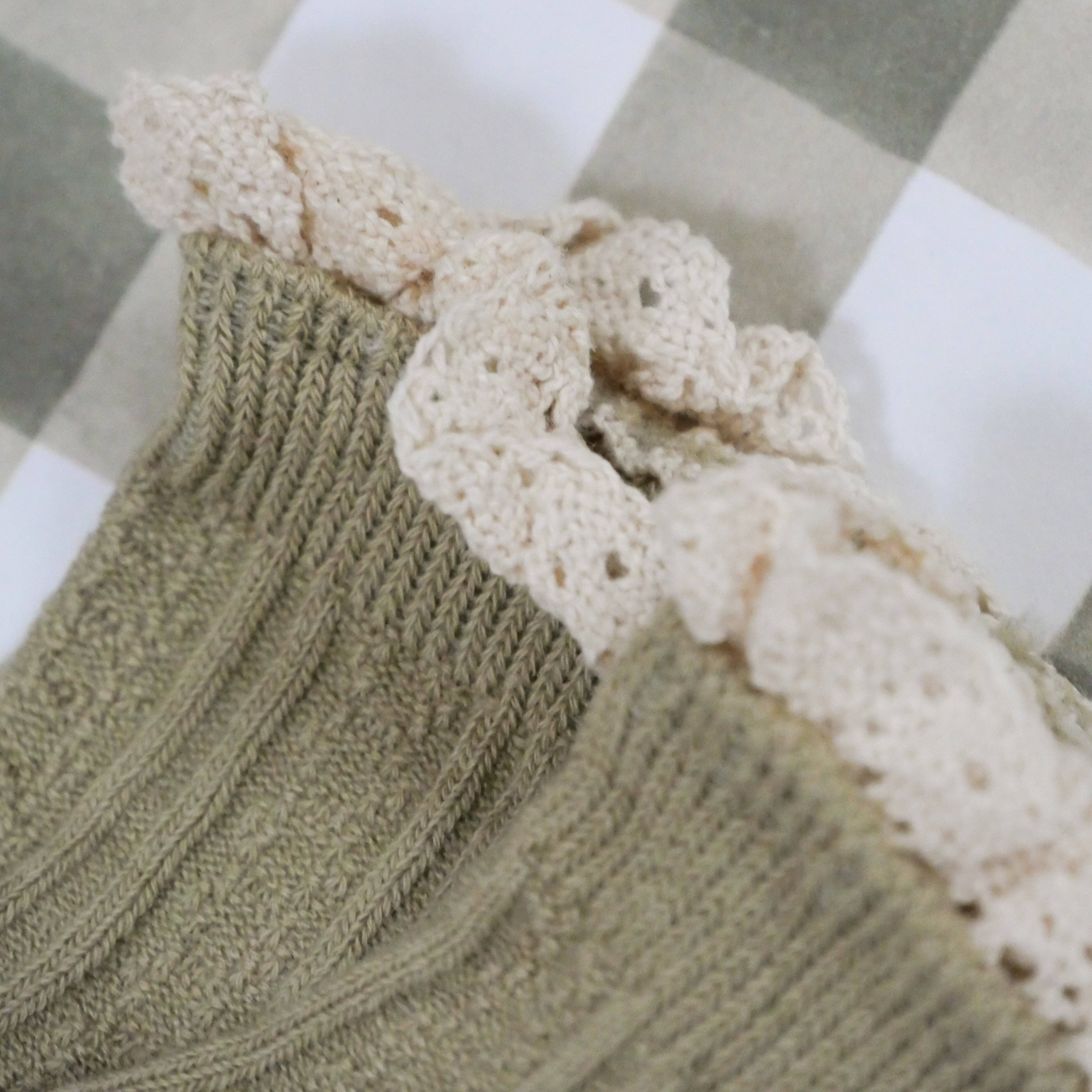 Makramee-Kurzsocken: Salbei grün