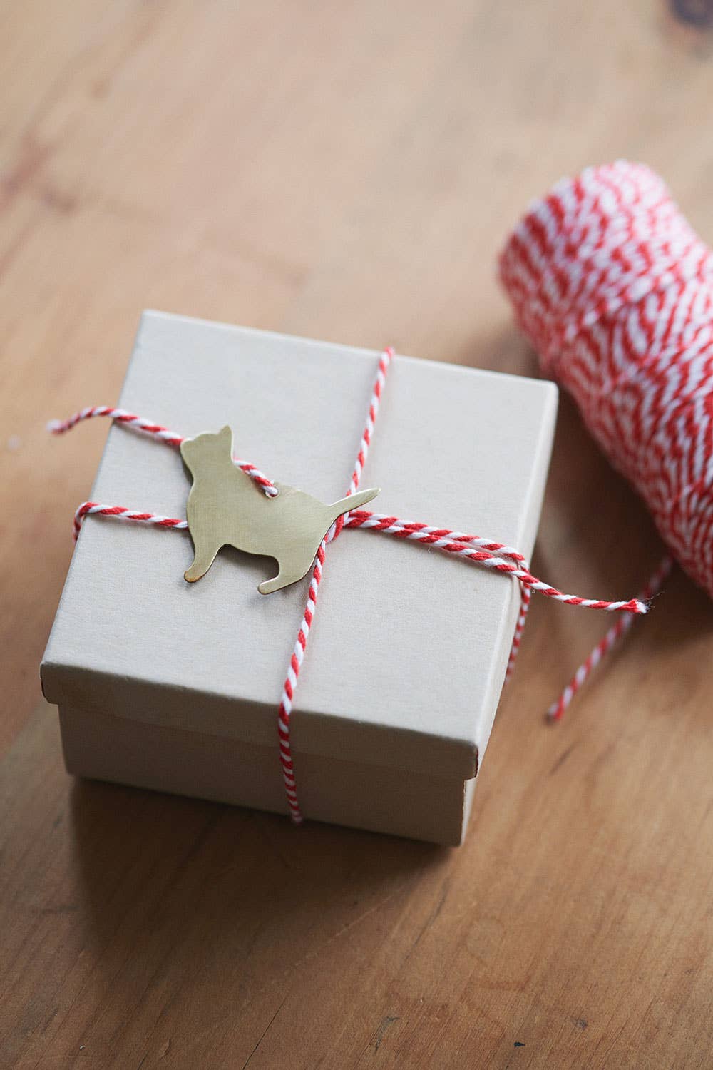 Katzen-Ornament aus Messing