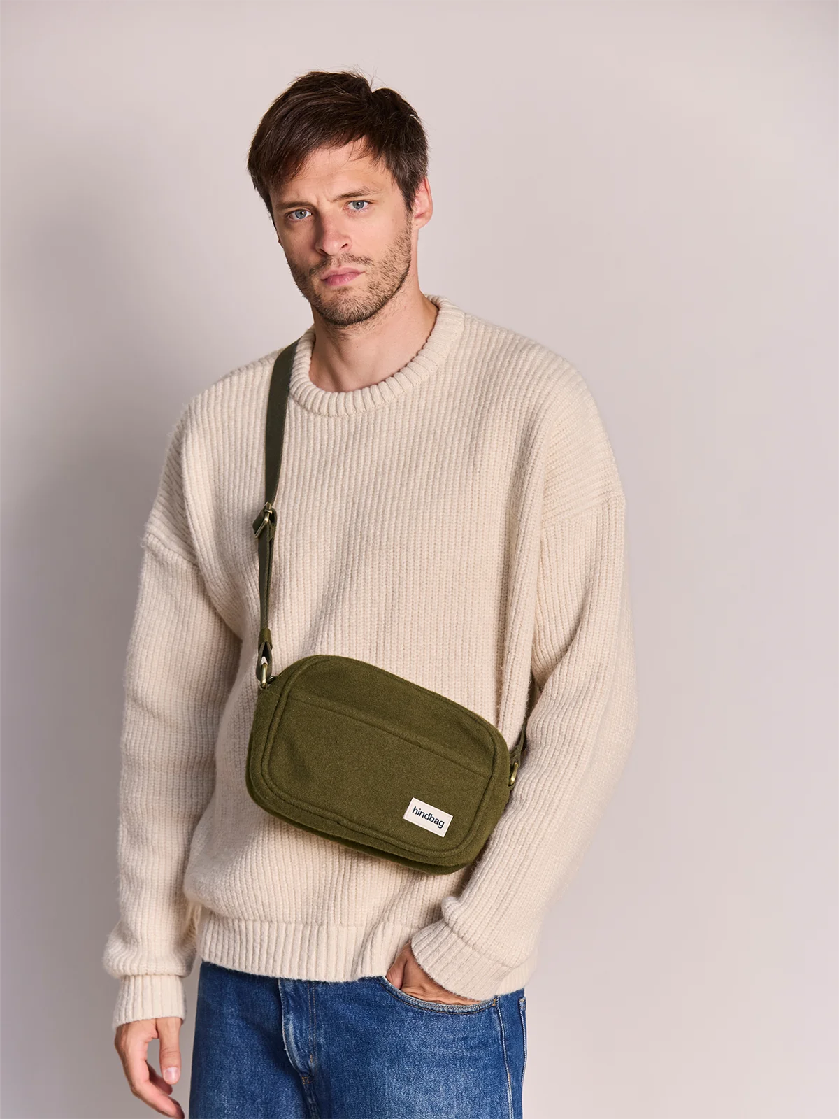 Umhängetasche Nino mit wollähnlicher Optik, khaki