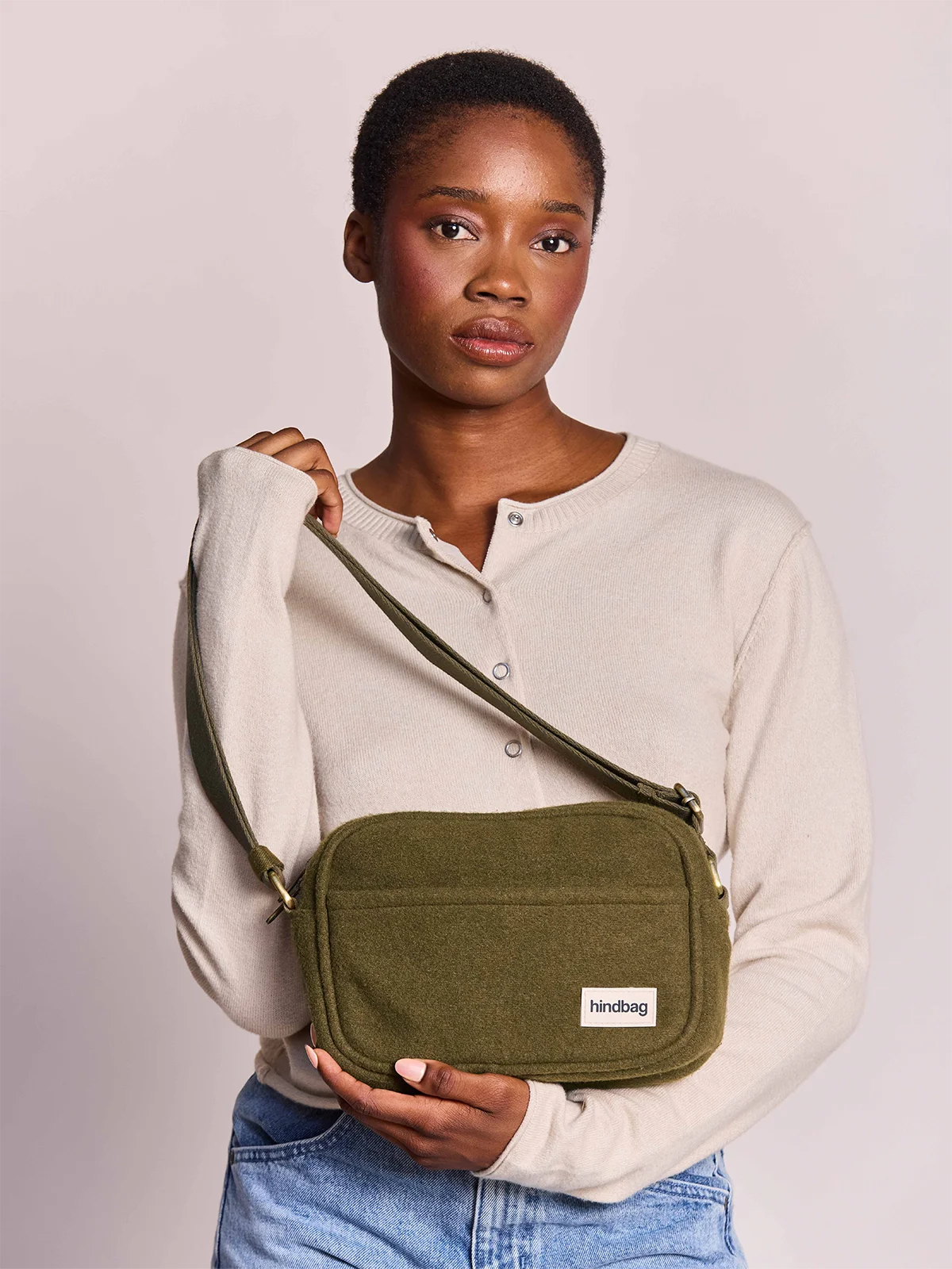 Umhängetasche Nino mit wollähnlicher Optik, khaki